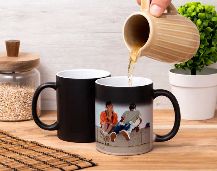 Taza mágica negra